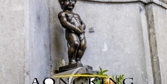 bronze pee boy sculpture