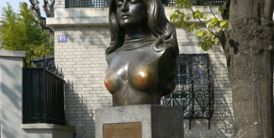 woman avatar bronze sculpture